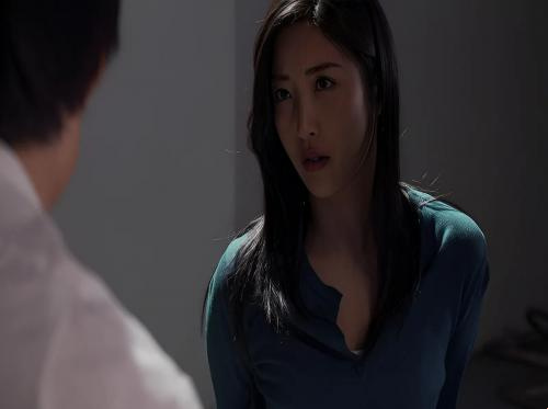 Ang slutty secretary ay nagtrabaho nang huli at natapos