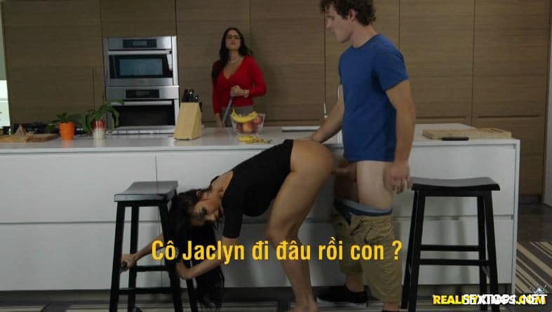 Gioca con la migliore amica della madre di Vietsub